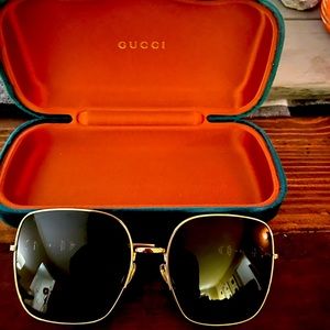 LARGE GUCCI SUNGLASSES